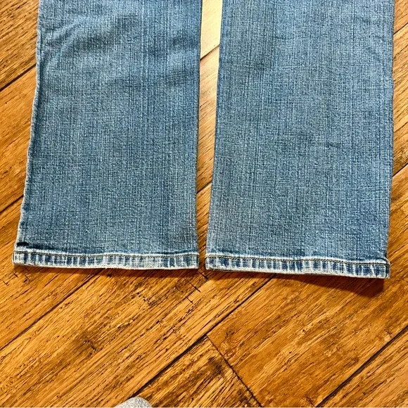Levi's Women's 505 Straight Leg Denim Jeans, 12 - Picture 3 of 11
